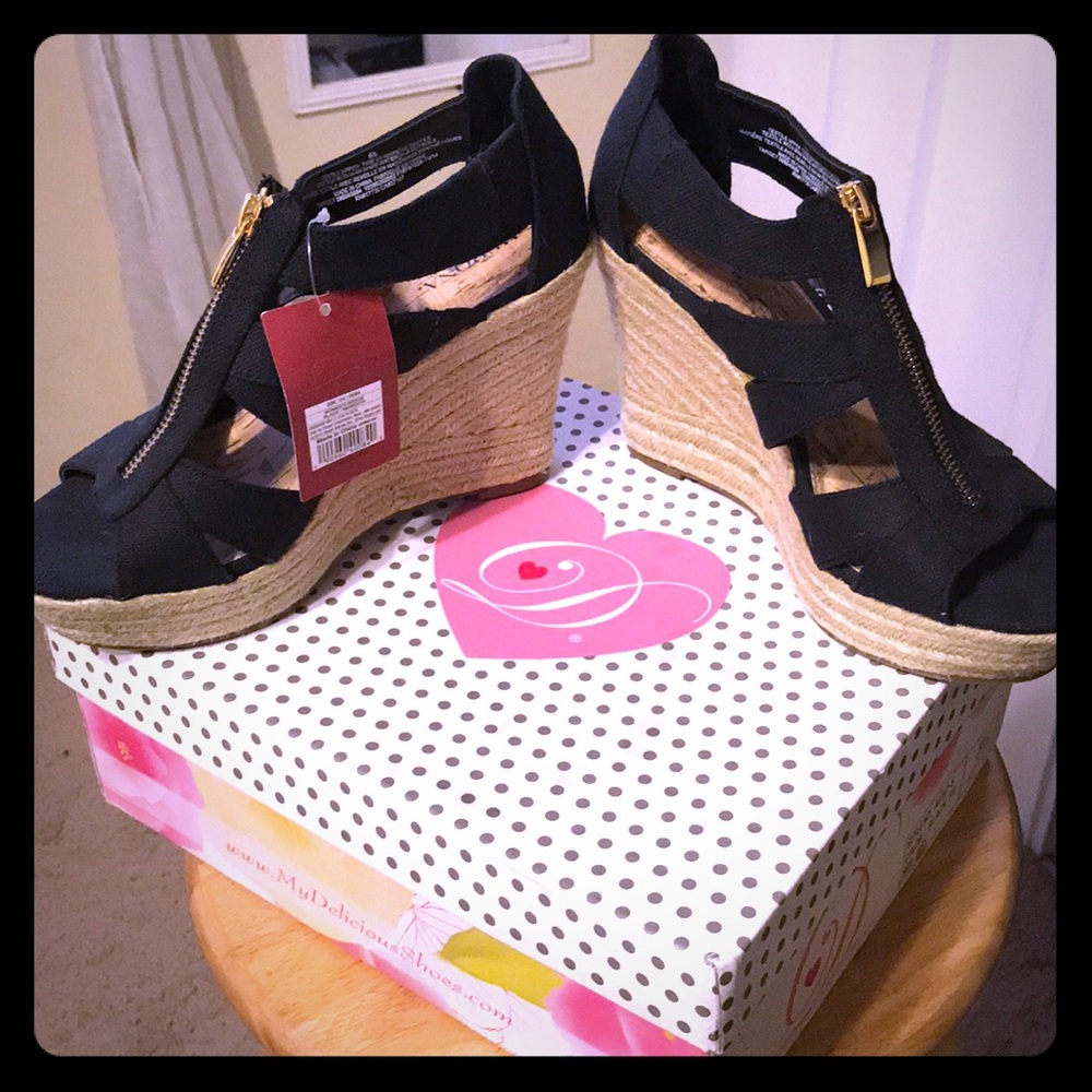 Black wedges